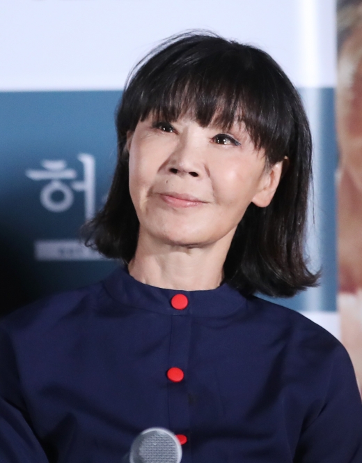 배우 이용녀가 박소연 동물단체 케어 대표의 안락사 논란을 언급했다. /사진=뉴시스