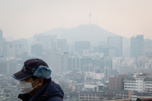 초미세먼지 주의보가 발령된 19일 서울 도심. /사진=뉴스1