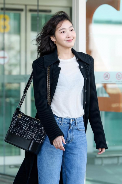 [★공항패션] 김고은, 파리 오뜨꾸띄르 쇼 가는 청초한 그녀
