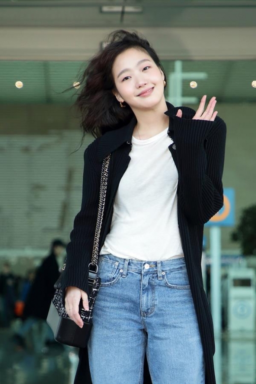 [★공항패션] 김고은, 파리 오뜨꾸띄르 쇼 가는 청초한 그녀