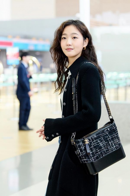 [★공항패션] 김고은, 파리 오뜨꾸띄르 쇼 가는 청초한 그녀