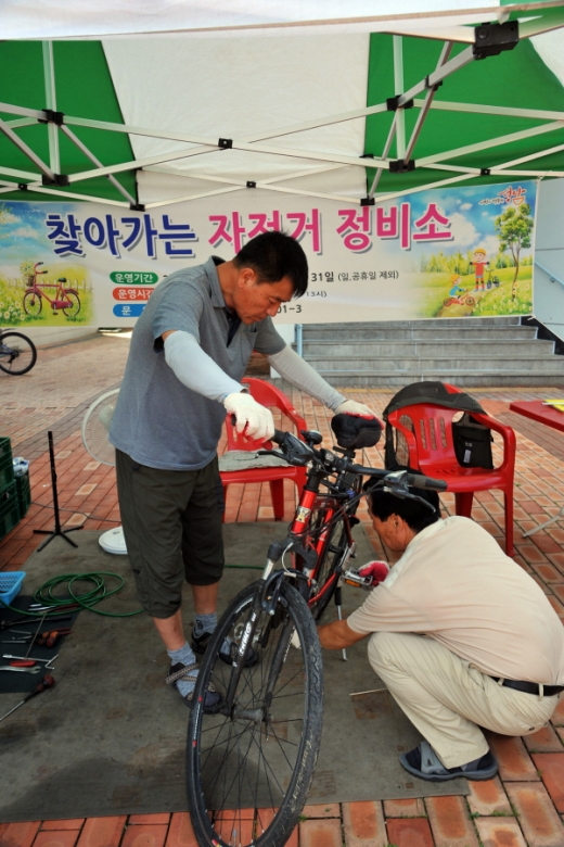 ▲ 지역공동체일자리 사업 중 하나인 자전거 정비소. / 사진제공=성남시