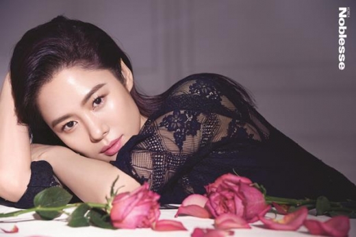 [★화보] 김현주, 우아한 분위기와 무결점 피부