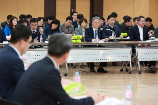 경남농협(본부장 하명곤)은 21일 경남농협지역본부에서 신년 업무보고회 ‘묻고 답하며 함께 만드는 2019 경남농협‘을 개최했다./사진=경남농협