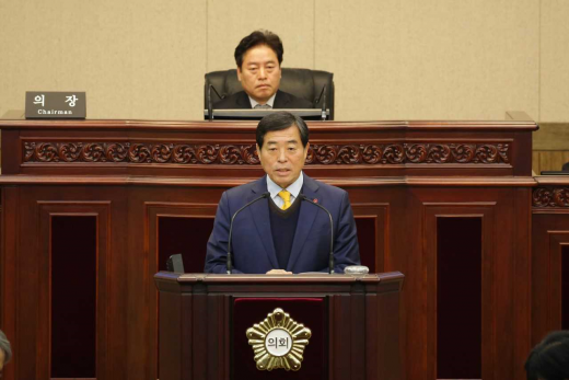21일 안산시의회 임시회 시정연설을 하고 있는 윤화섭 안산시장. /사진제공=안산시