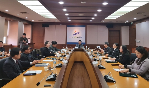 18일 시청 상황실에서 열린 계약심의위원회. / 사진제공=안산시