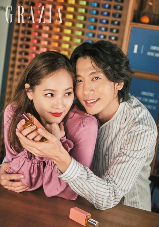 [★화보] 유진 기태영, 부부보다 연인 같은 분위기 '물씬'