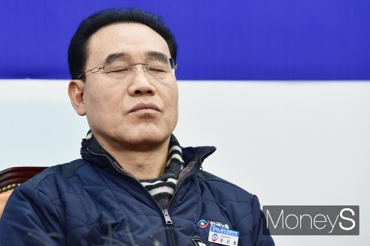 [머니S포토] 두눈 감은 강신표 택시노조 위원장