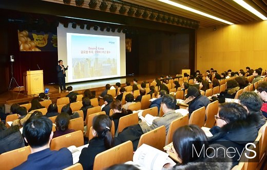 22일 서울 종로구 종로1(광화문) 교보생명빌딩 23층 컨벤션홀에서 열린 ‘제11회 머니톡콘서트’에서 이영원 미래에셋대우 글로벌주식컨설팅팀 이사가 ‘왜 글로벌 주식투자인가’를 주제로 강연하고 있다. / 사진=머니S 임한별 기자