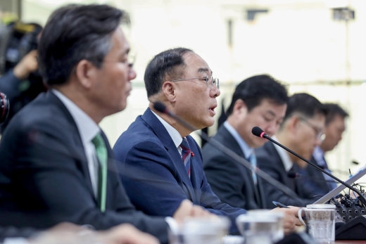 홍남기 경제부총리는 지난 16일 ‘제1차 혁신성장 전략회의’에서 유니콘기업 육성 계획을 밝혔다 / 사진=뉴시스 김병문 기자