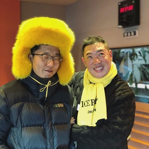 방송인 김제동(왼쪽), 스타일리스트 신우식 /사진=MBC 라디오 FM4U '굿모닝FM 김제동입니다' 공식 인스타그램