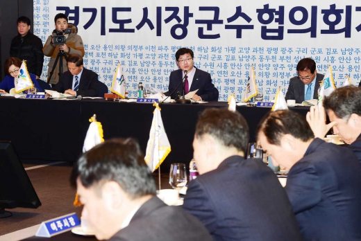 ▲ 염태영수원시장이 ‘경기도시장군수협의회 제3차정기회의’와 ‘도·시군정책협력위원회’에 참석해 의견을 제시하고 있다. / 사진제공=수원시