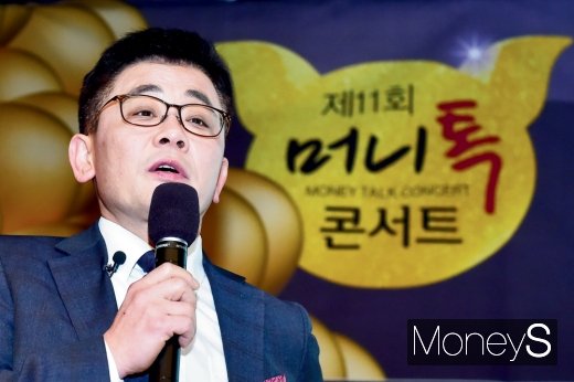 이진우 오비스트 대표가 지난달 22일 광화문 교보생명 빌딩에서 개최된 제11회 머니톡콘서트에서 강연하고 있다./사진=임한별 기자