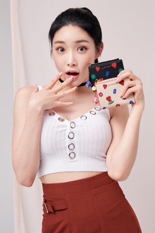 [★화보] 청하, 치명적인 섹시 백 스타일링