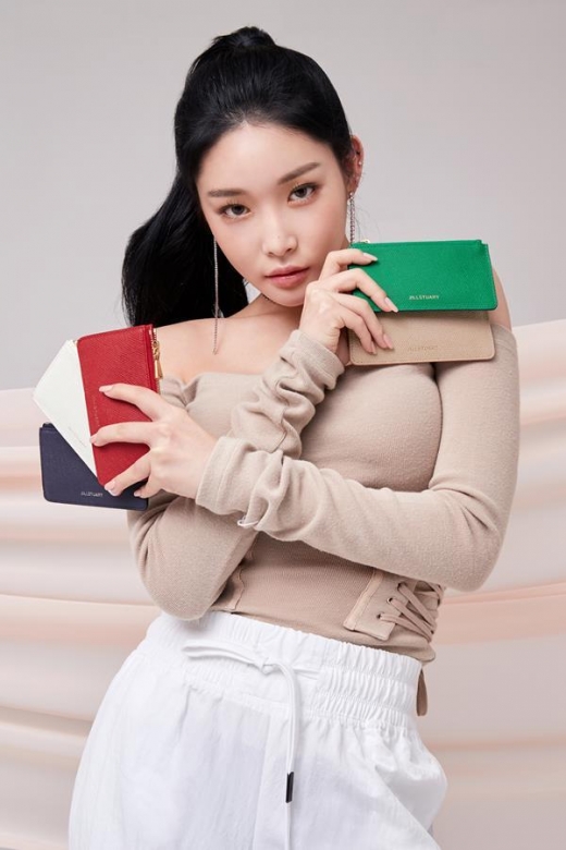 [★화보] 청하, 치명적인 섹시 백 스타일링