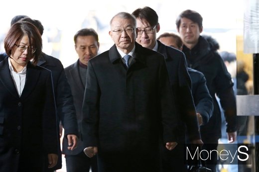[머니S포토] 구속 갈림길에 선 양승태
