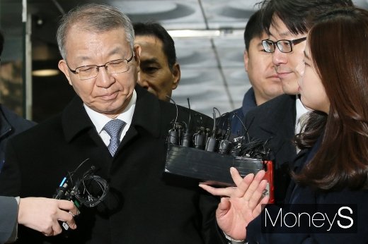 [머니S포토] 영장실질심사 양승태, 굳게 다문 입