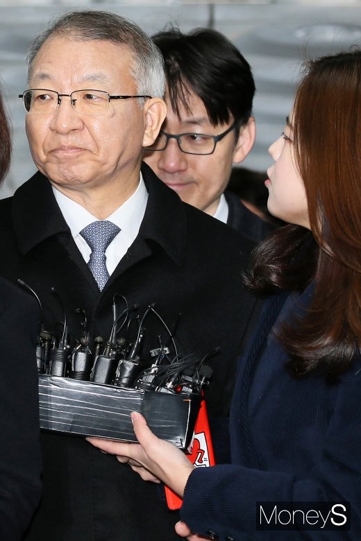 [머니S포토] 양승태, 시선 회피