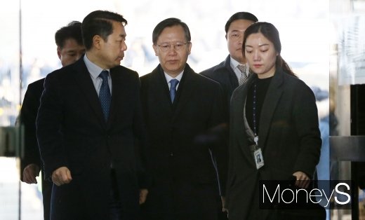 [머니S포토] 영장실질심사 차 출두한 박병대