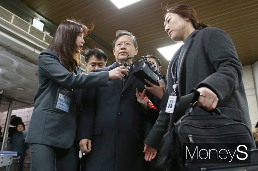 [머니S포토] 박병대, 취재진 질문에 노코멘트