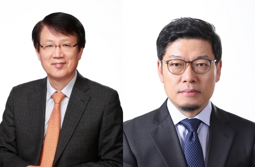 이제민 연세대 경제학부 명예교수(왼쪽), 이정동 서울대 산업공학과 교수./사진=청와대
