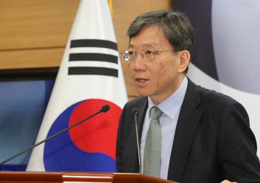 이련주 국무조정실 규제조정실장이 지난 10일 정부세종청사에서 규제 샌드박스 추진상황과 향후 계획에 대해 설명하고 있다. /사진=뉴시스