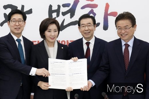 [머니S포토] 자치·지방분권 관련 야당 찾은 시도지사 협의회