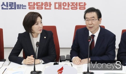 [머니S포토] 나경원 옆 자치분권 관련 모두발언하는 박원순