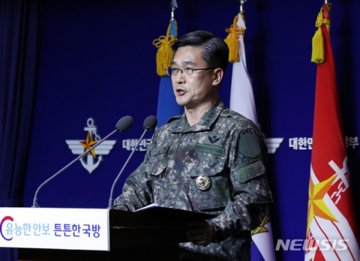 서욱 합동참모본부 작전본부장이 23일 오후 서울 용산구 국방부 브리핑룸에서 일본 초계기 근접비행 관련 국방부 입장을 브리핑했다./사진=뉴시스 이윤청 기자