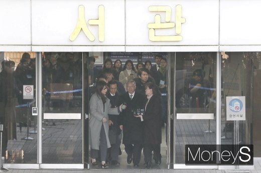 [머니S포토] 구치소로 향하는 양승태