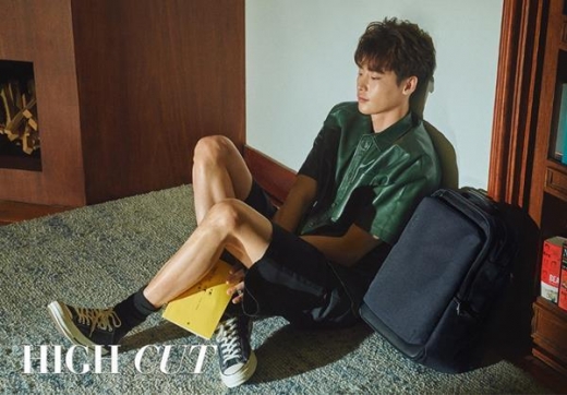 [★화보] 이종석, 사색하는 '문학청년'
