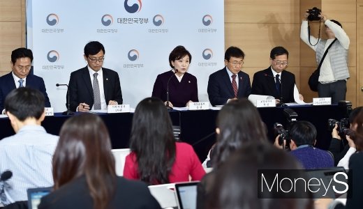 [머니S포토] 김현미 