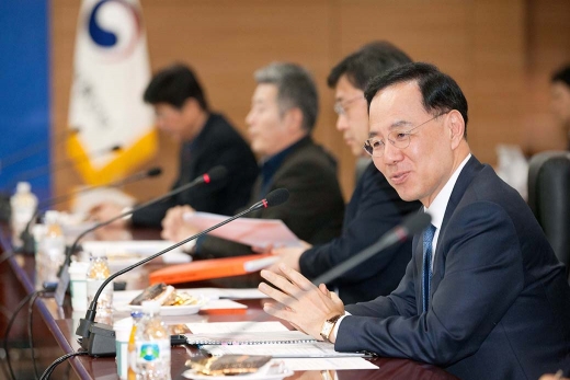 민원기 과학기술정보통신부 제2차관이 지난 16일 경기 과천시 정부과천청사 과기정통부 생각나눔방에서 열린 ‘공공용 주파수 정책협의회’에 참석해 인사말을 하고 있다. /사진=과학기술정보통신부 제공