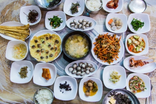 벌교 꼬막으로 만든 음식을 다양하게 맛볼 수 있는 꼬막정식. /사진=한국관광공사