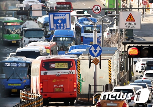 버스요금 인상 검토./사진=뉴스1