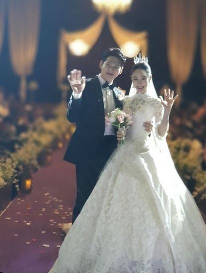 이사강♥론 결혼. /사진=이사강, 론 인스타그램