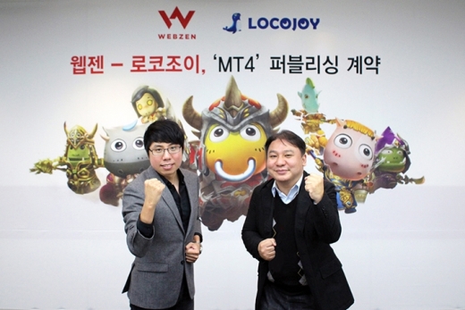 스티븐 궈 로코조이 대표(왼쪽)와 김태영 웹젠 대표가 기념사진을 찍고 있다. /사진=웹젠