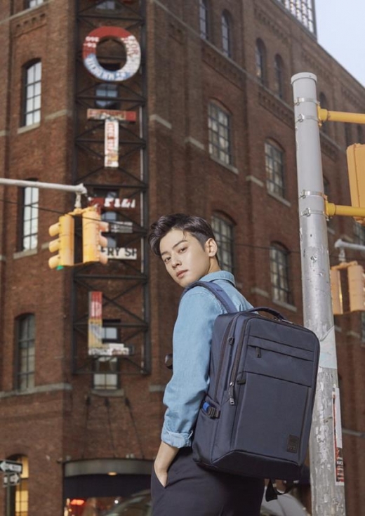 차은우, 뉴욕서 '얼천' 대학선배 분위기