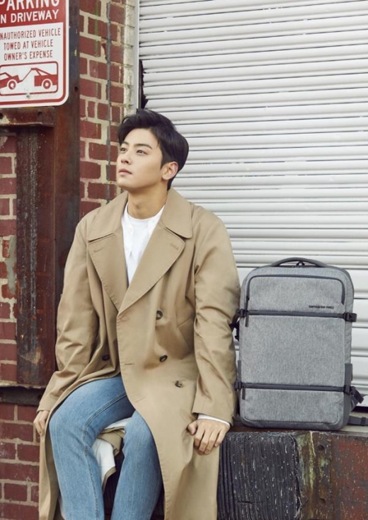 차은우, 뉴욕서 '얼천' 대학선배 분위기