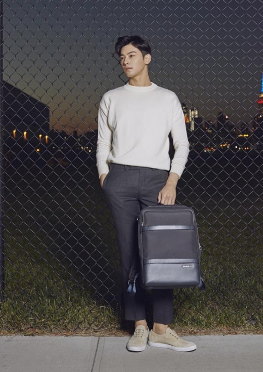 차은우, 뉴욕서 '얼천' 대학선배 분위기