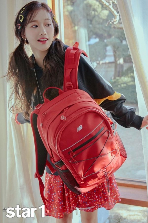 [★화보] '에이프릴' 나은, 상큼한 레트로 캠퍼스룩 제안