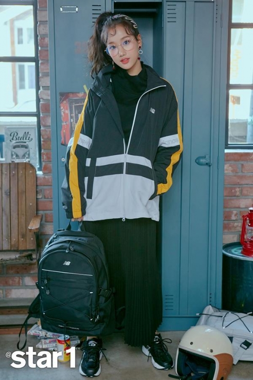 [★화보] '에이프릴' 나은, 상큼한 레트로 캠퍼스룩 제안
