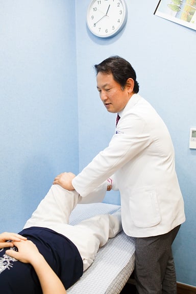 [건강] 무릎관절염, 연령대별 발병 원인 달라… 연령에 따른 관리 방법은?