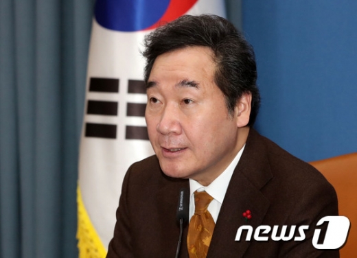 이낙연 국무총리가 24일 오전 서울 세종대로 정부서울청사에서 열린 국정현안점검조정회의에서 모두발언을 하고 있다. /사진=뉴스1