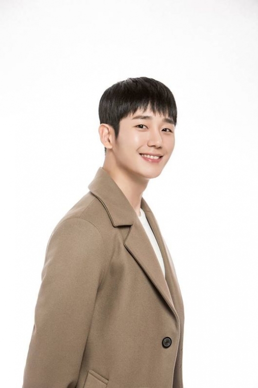 봄밤 정해인. /사진=소속사 제공