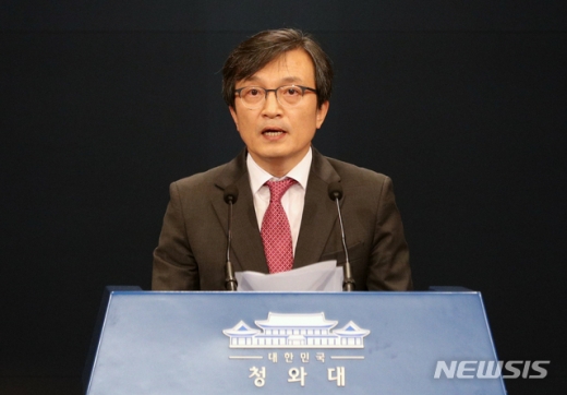 김의겸 대변인이 29일 청와대 춘추관에서 김현철 경제보좌관 사임에 대해 브리핑을 하고 있다. /사진=뉴시스 