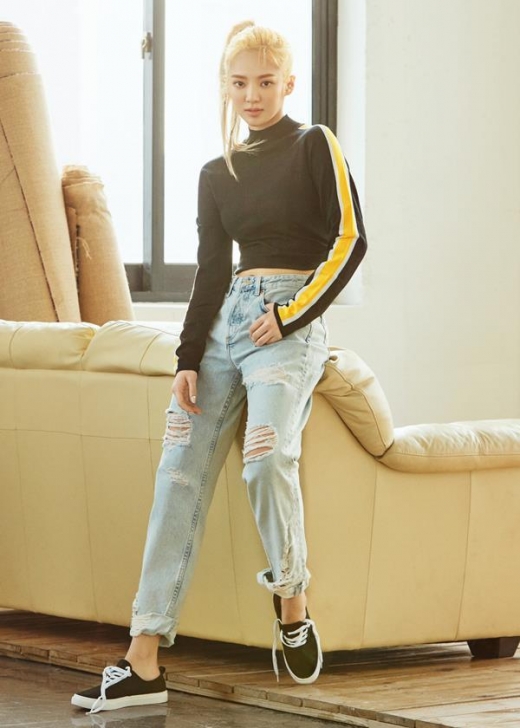 [★화보] 효연, 스타일리시한 봄 데님룩