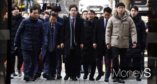 [머니S포토] 댓글조작 공모 김경수 지사, 오늘 운명의 날