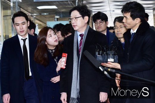[머니S포토] 김경수 지사 선고, 드루킹 댓글조작 공모했나?
