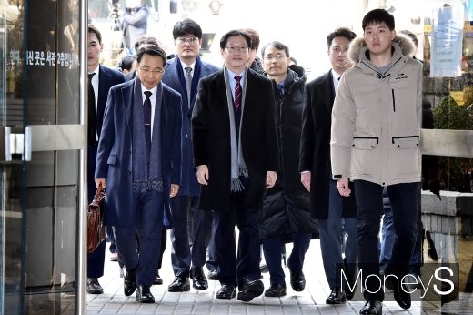 [머니S포토] 1심 선고 출석한 김경수 지사